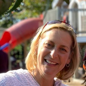 Meet your Posher, Debi